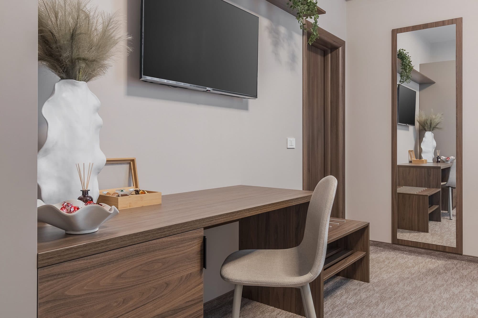 Cameră dublă cu fereastră înaltă · 19 m²
